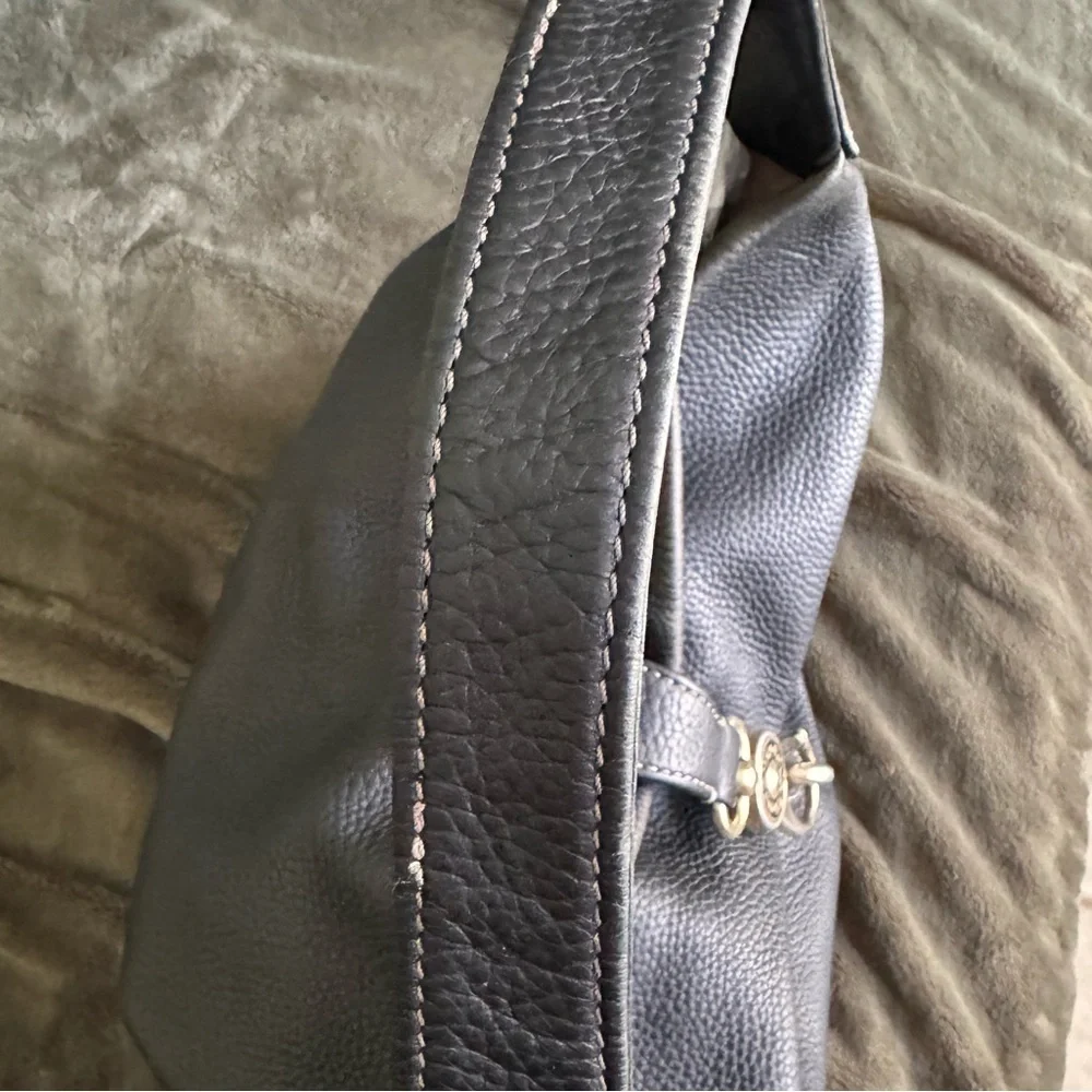 Dooney & Bourke Black Pebbled Leather Hobo Bag – Classic Hardware